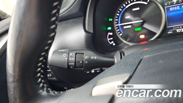 Lexus NX 2017 — photo 27