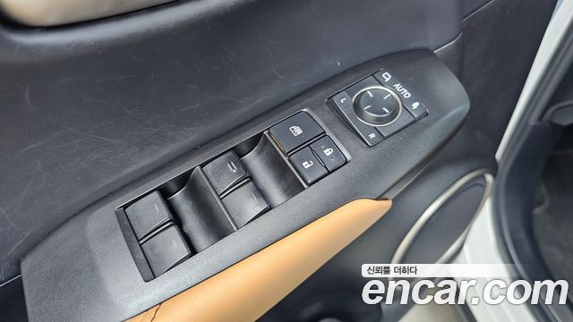 Lexus NX 2017 — photo 29