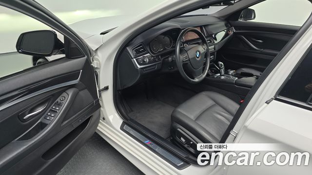 BMW 5-Series 2016 — photo 13