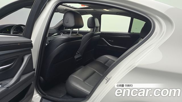 BMW 5-Series 2016 — photo 17