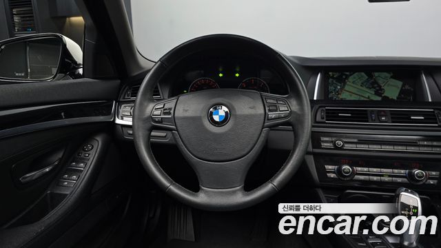 BMW 5-Series 2016 — photo 18