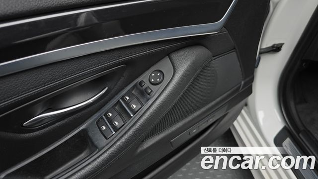 BMW 5-Series 2016 — photo 21