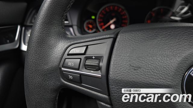 BMW 5-Series 2016 — photo 29