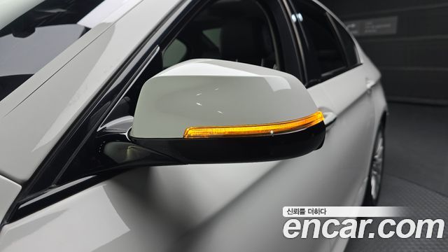 BMW 5-Series 2016 — photo 30