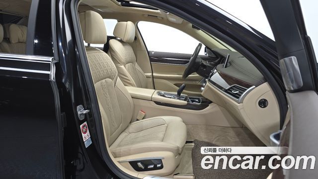 BMW 7-Series 2016 — photo 11