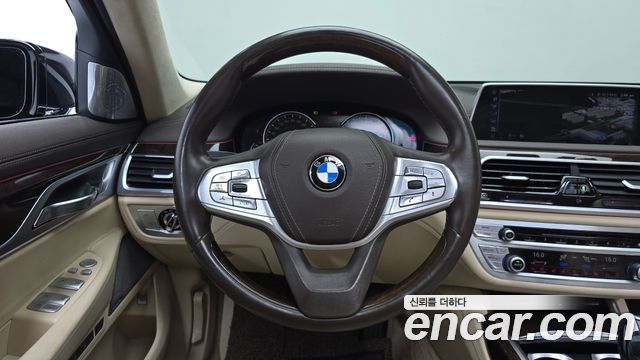 BMW 7-Series 2016 — photo 13