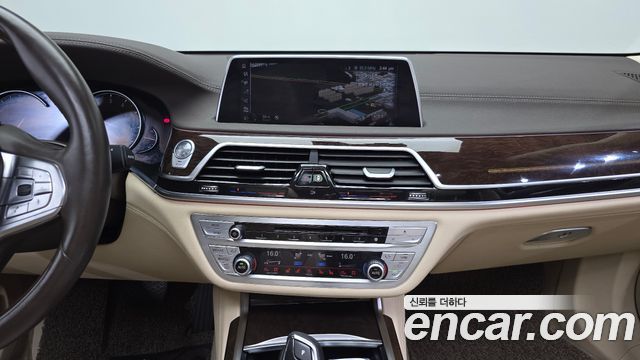 BMW 7-Series 2016 — photo 14