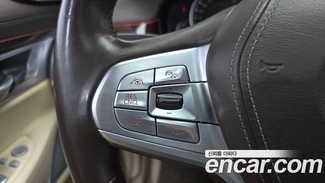 BMW 7-Series 2016 — photo 16