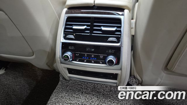 BMW 7-Series 2016 — photo 20