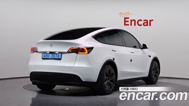 Tesla Model Y 2024 — photo 2