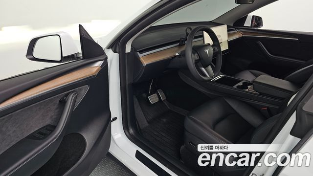 Tesla Model Y 2024 — photo 13