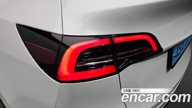 Tesla Model Y 2024 — photo 9