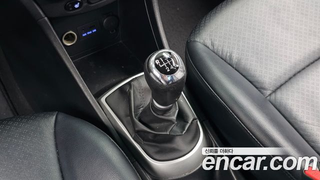 Hyundai Accent 2012 — photo 12