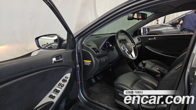 Hyundai Accent 2012 — photo 13