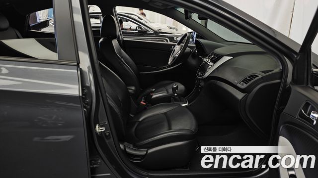 Hyundai Accent 2012 — photo 17