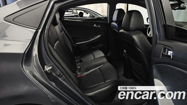 Hyundai Accent 2012 — photo 18