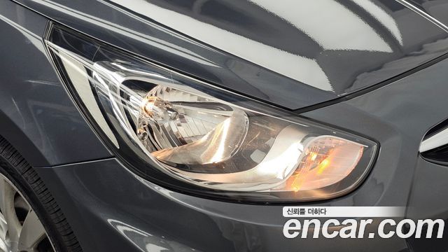 Hyundai Accent 2012 — photo 8