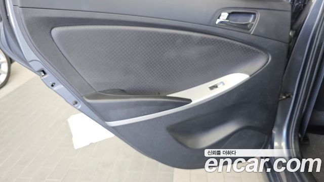 Hyundai Accent 2012 — photo 15