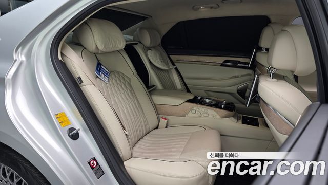 Genesis G90 2019 — photo 17