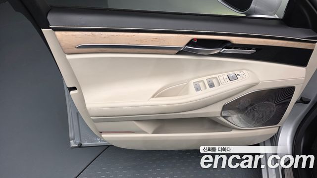 Genesis G90 2019 — photo 14