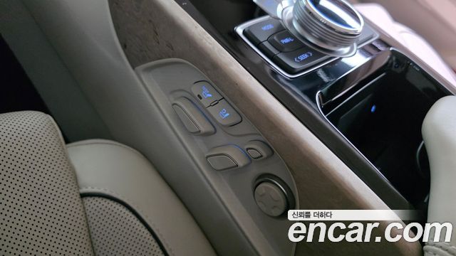 Genesis G90 2019 — photo 31