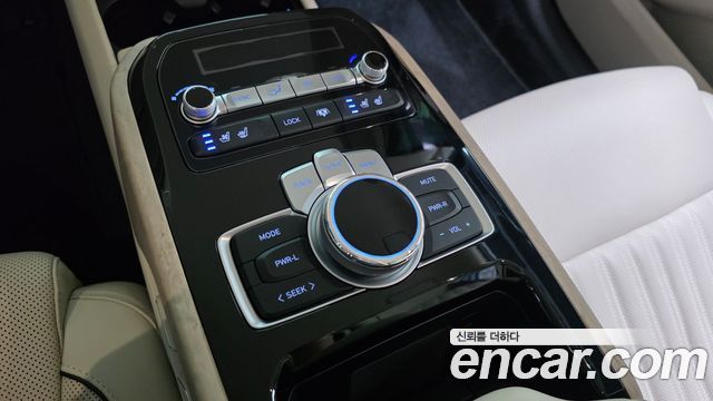 Genesis G90 2019 — photo 32
