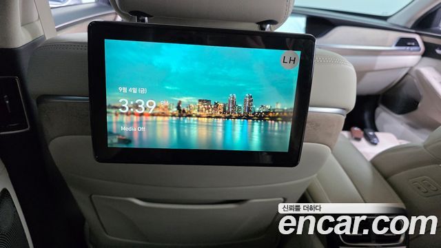 Genesis G90 2019 — photo 33