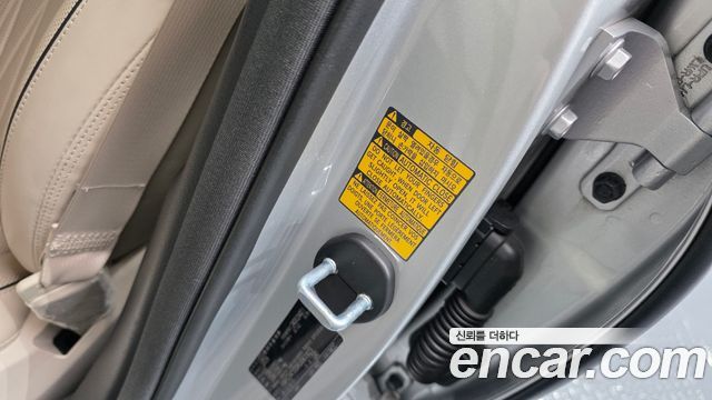 Genesis G90 2019 — photo 34
