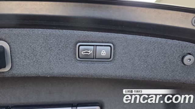Genesis G90 2019 — photo 28