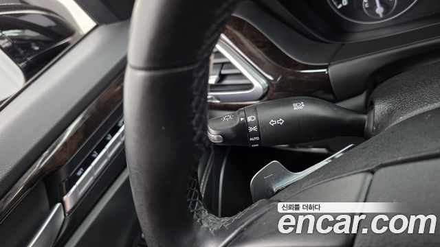 Genesis G90 2019 — photo 30
