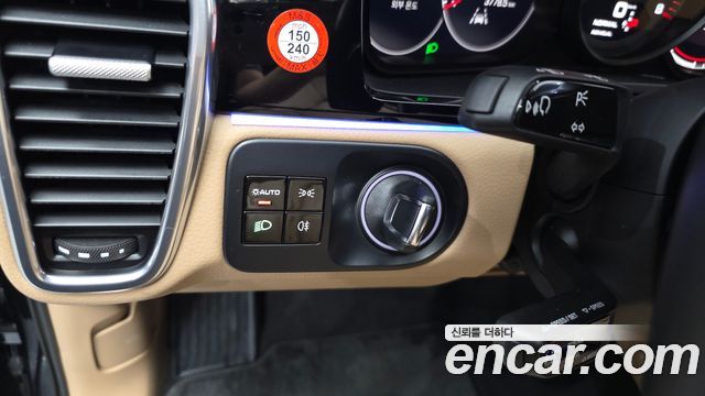 Porsche Cayenne 2020 — photo 26
