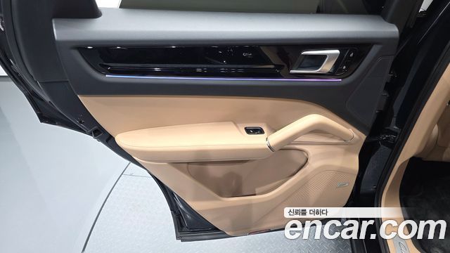 Porsche Cayenne 2020 — photo 15