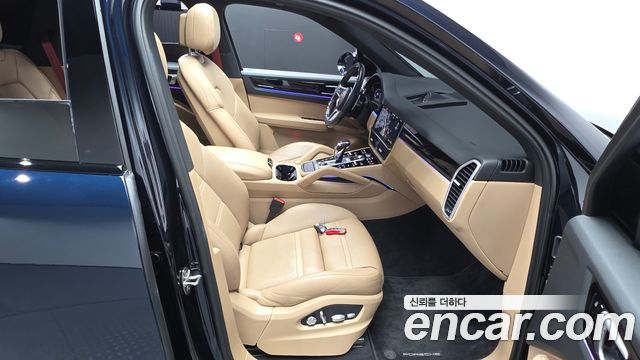 Porsche Cayenne 2020 — photo 16