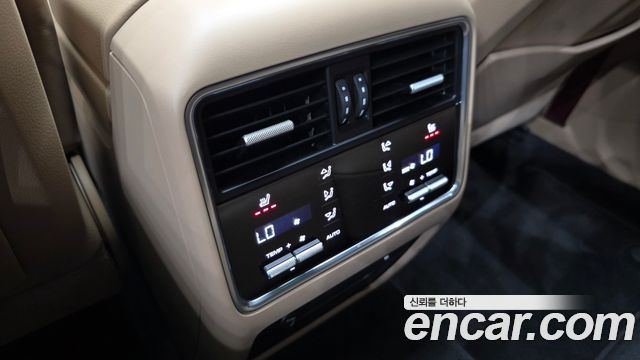 Porsche Cayenne 2020 — photo 30