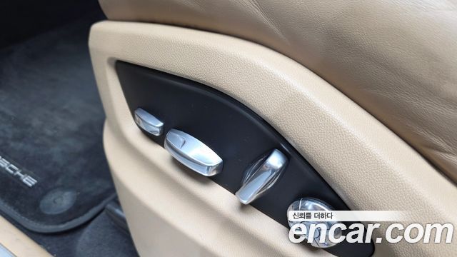 Porsche Cayenne 2020 — photo 32