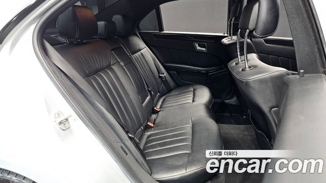 Mercedes-Benz E-Class 2016 — photo 12