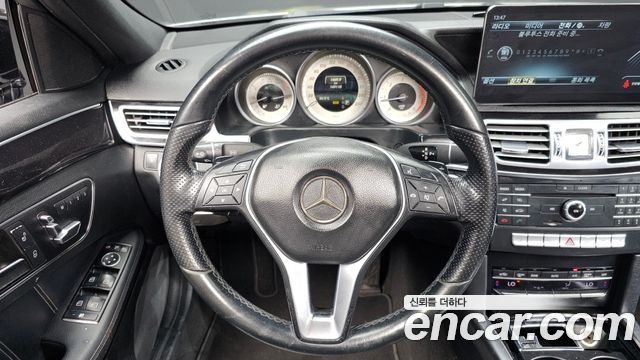 Mercedes-Benz E-Class 2016 — photo 13