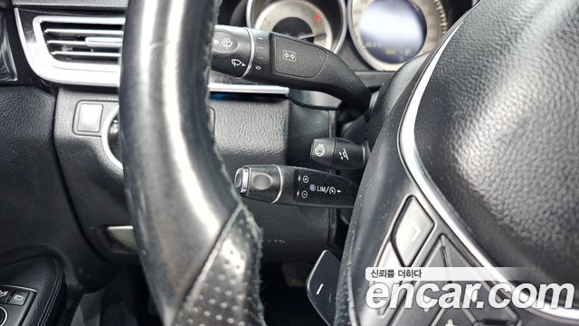 Mercedes-Benz E-Class 2016 — photo 17