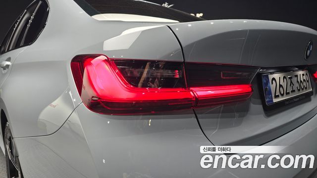 BMW 3-Series 2025 — photo 9