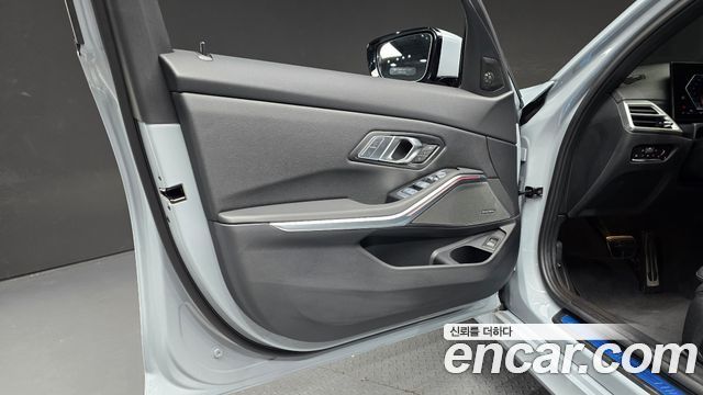 BMW 3-Series 2025 — photo 14
