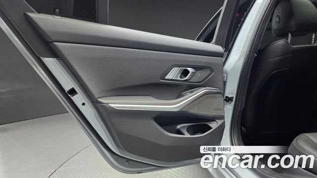 BMW 3-Series 2025 — photo 15