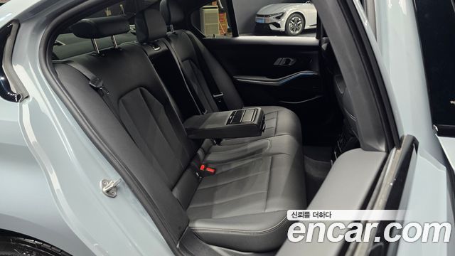 BMW 3-Series 2025 — photo 16