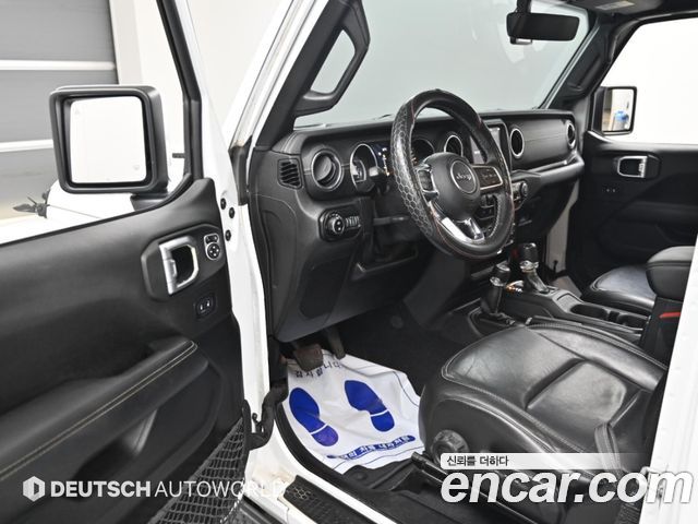Jeep Wrangler 2020 — photo 11