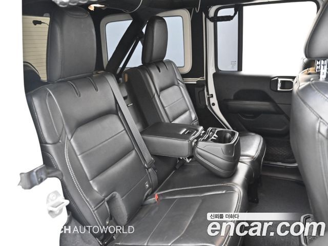 Jeep Wrangler 2020 — photo 12