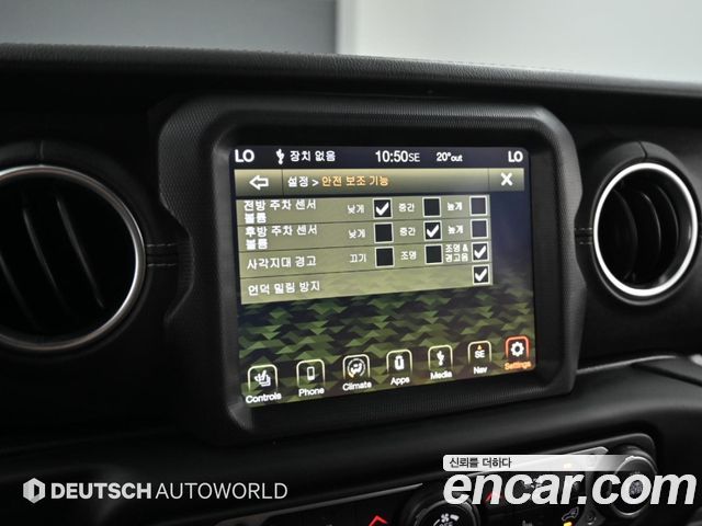 Jeep Wrangler 2020 — photo 17