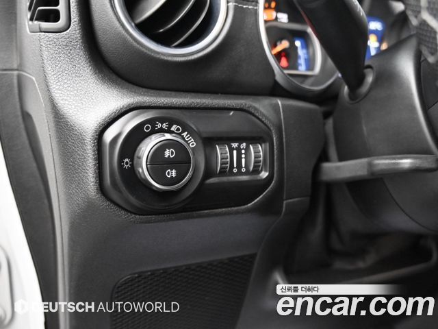 Jeep Wrangler 2020 — photo 18