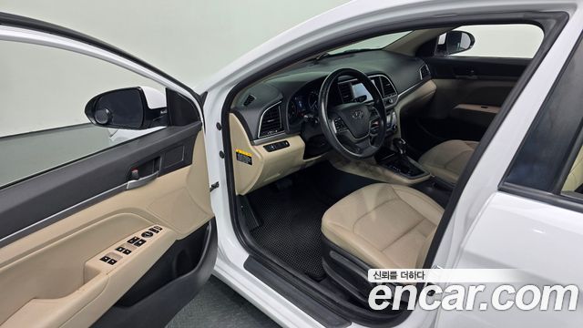 Hyundai AVANTE 2016 — photo 17