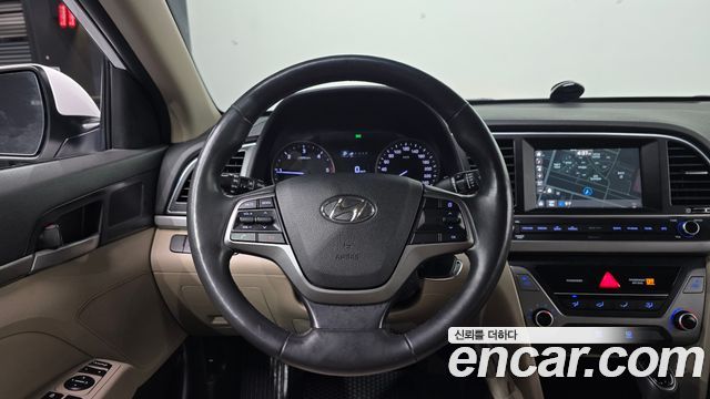 Hyundai AVANTE 2016 — photo 19