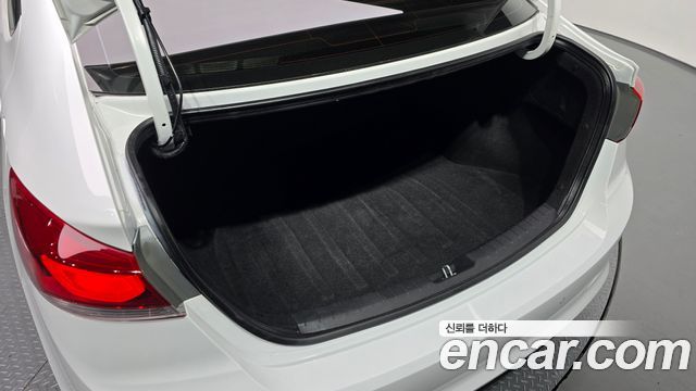 Hyundai AVANTE 2016 — photo 23