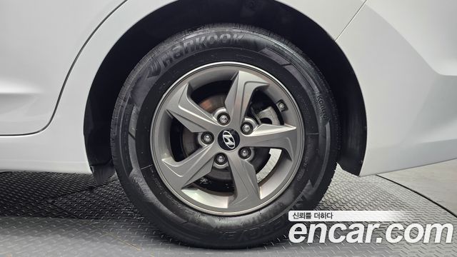 Hyundai AVANTE 2016 — photo 7